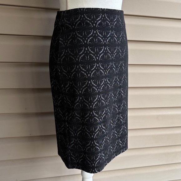 •Loft Outlet• NWT Stretchy Pull-On Pencil Skirt - Size Medium - Picture 4 of 8